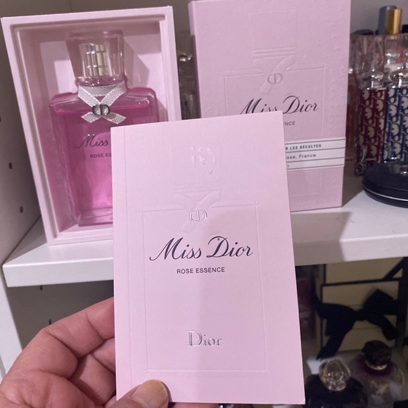 Miss Dior ROSE ESSENCE-Exclusive - Picture 3 of 12